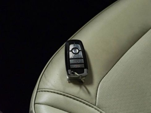 Used 2018 Ford Explorer Platinum image 57