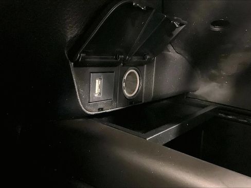 Used 2022 Toyota Camry SE FWD image 29