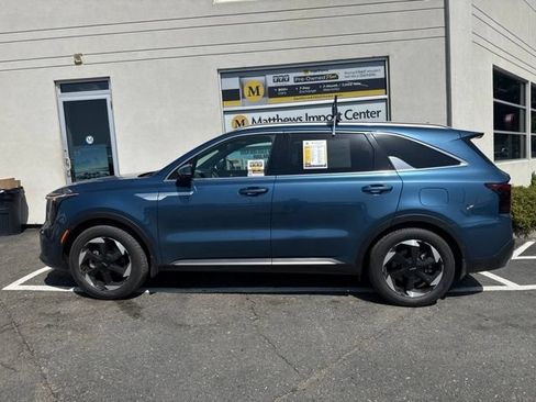Certified 2025 Kia Sorento SX Prestige AWD/4WD image 2