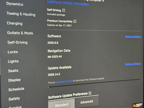 Used 2024 Tesla Cybertruck AWD Crew Cab image 18