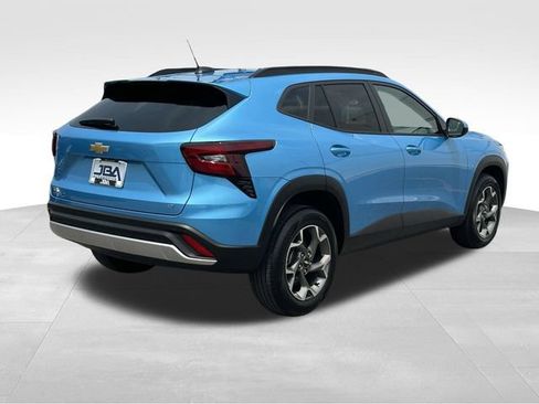 Certified 2025 Chevrolet Trax LT w/ Driver Confidence Package FWD image 28