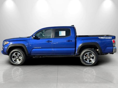 Used 2022 Toyota Tacoma TRD Off-Road image 5