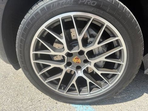 Used 2018 Porsche Macan S AWD/4WD image 9