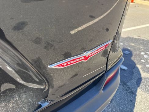 Used 2019 Jeep Cherokee Trailhawk w/ Cold Weather Group image 10