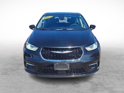 Used 2023 Chrysler Pacifica Touring-L image 8