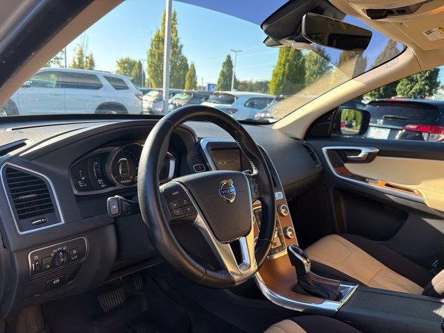 Used 2017 Volvo XC60 T5 Inscription w/ Preferred Option Package FWD image 11