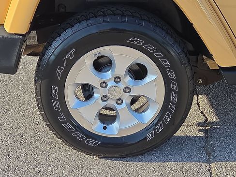 Used 2014 Jeep Wrangler Unlimited Sahara AWD/4WD image 7
