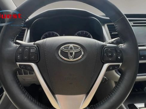 Used 2017 Toyota Highlander XLE AWD/4WD image 44