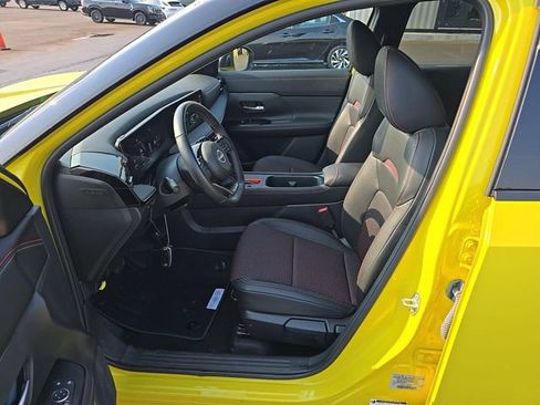 Used 2025 Nissan Kicks SR FWD image 7