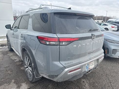 Used 2022 Nissan Pathfinder Platinum image 3