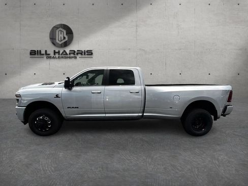 New 2026 RAM 3500 Laramie AWD/4WD image 9
