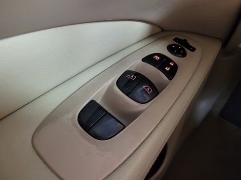 Used 2014 Nissan Pathfinder SV FWD image 27