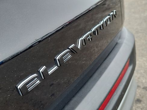 Used 2025 GMC Acadia Elevation image 7