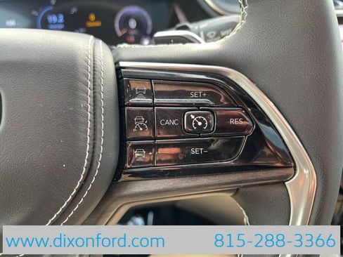 Used 2023 Jeep Grand Cherokee Overland image 16