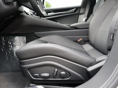 Certified 2025 Porsche Panamera 4 AWD/4WD image 35