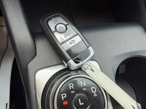 Used 2022 Ford Escape SE w/ SE Sport Appearance Package AWD/4WD image 18