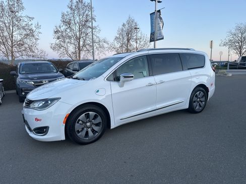 Used 2018 Chrysler Pacifica Limited w/ Advanced Safetytec Group image 5