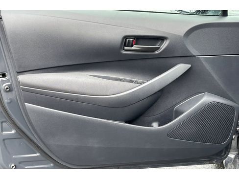 Used 2025 Toyota Corolla LE image 12