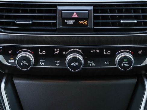 Used 2018 Honda Accord Touring image 16