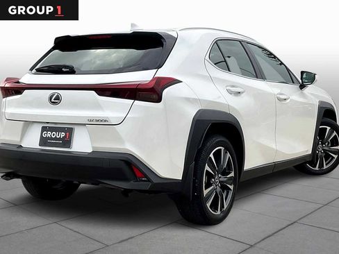 Certified 2025 Lexus UX 300h FWD image 10