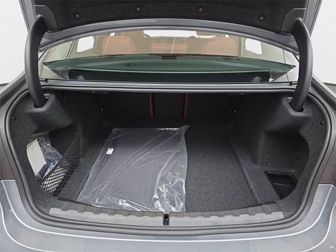 Used 2025 BMW 330i xDrive Sedan w/ M Sport Package image 15