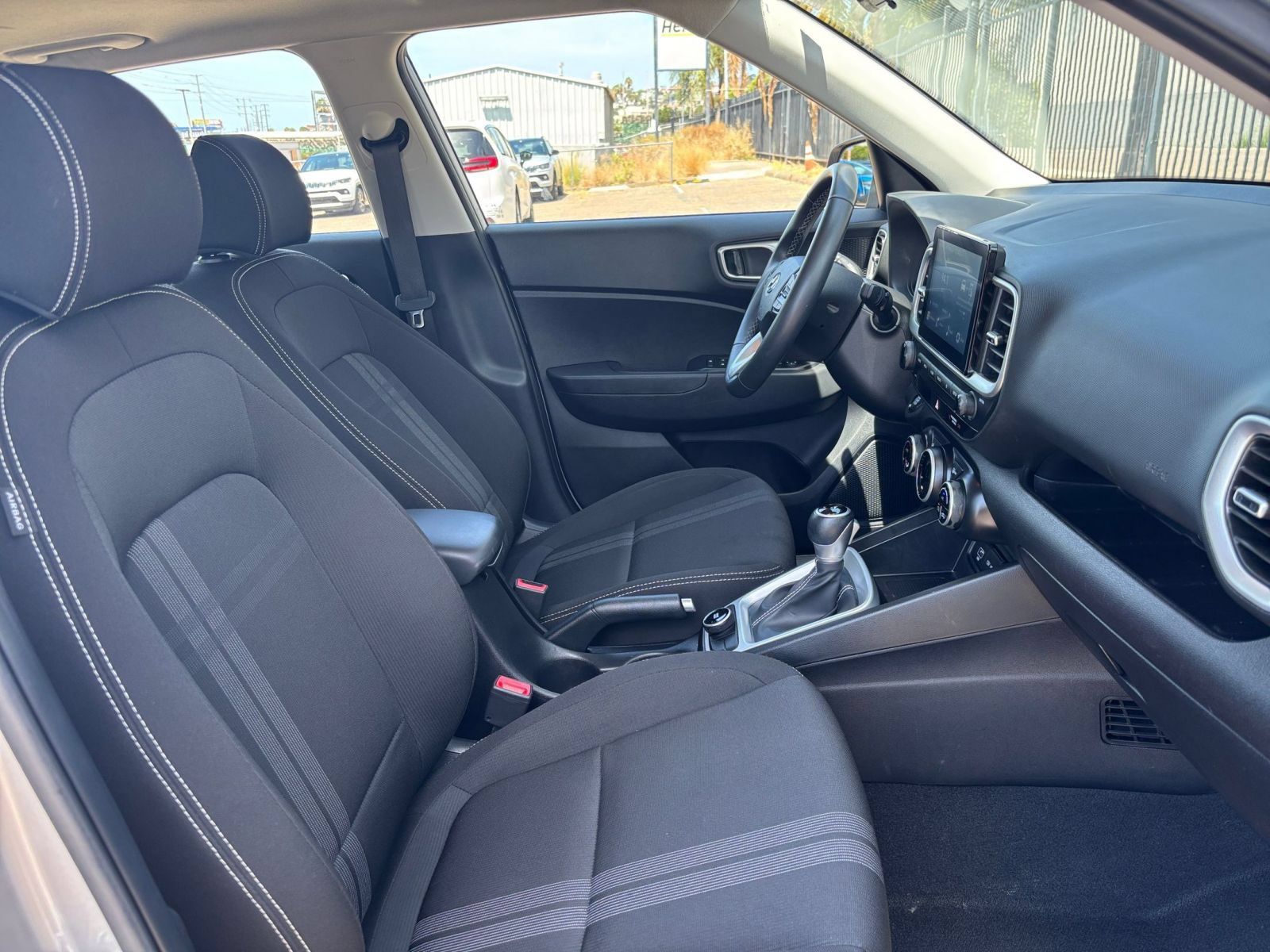 Used 2025 Hyundai Venue SEL FWD image 35