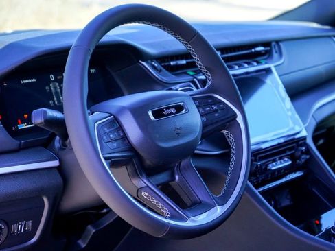 New 2026 Jeep Grand Cherokee Laredo RWD image 9
