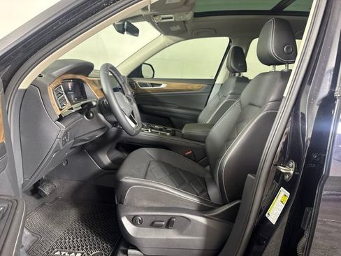 Certified 2024 Volkswagen Atlas SE w/ Panoramic Sunroof Package AWD/4WD image 11