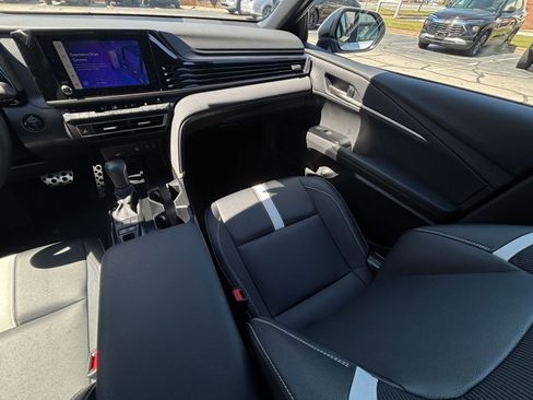 Used 2025 Toyota Camry SE image 40