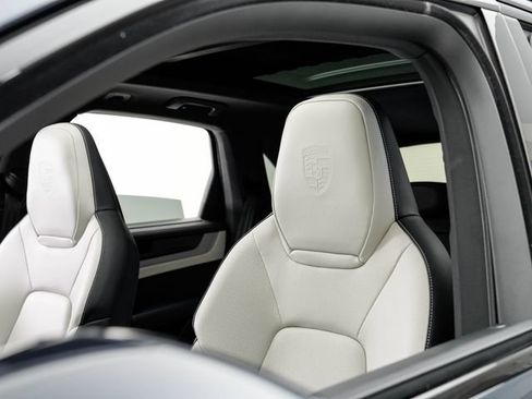 Certified 2026 Porsche Cayenne AWD/4WD image 14