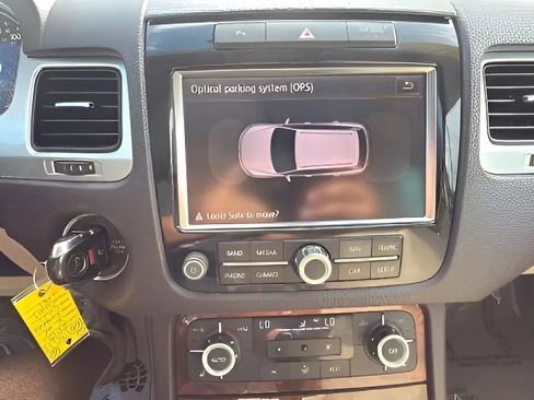 Used 2012 Volkswagen Touareg Executive AWD/4WD image 16