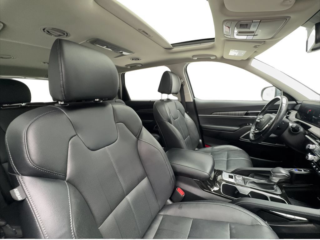 Used 2024 Kia Telluride EX w/ EX Captain's Chair Package AWD/4WD image 34