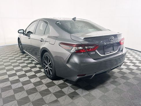 Used 2022 Toyota Camry SE w/ Convenience Package FWD image 5