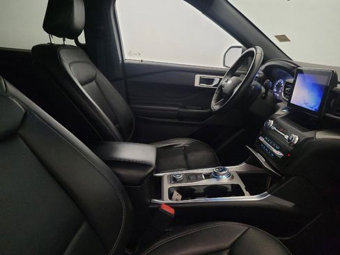 Used 2020 Ford Explorer XLT w/ Equipment Group 202A image 21