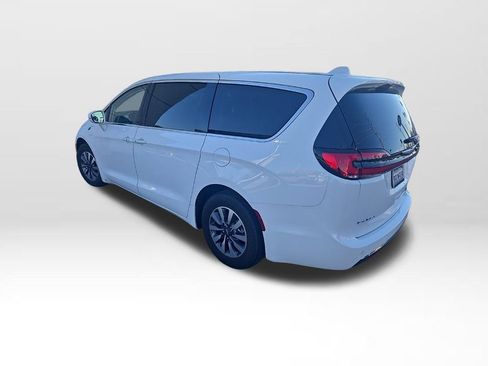 Used 2022 Chrysler Pacifica Touring-L image 9