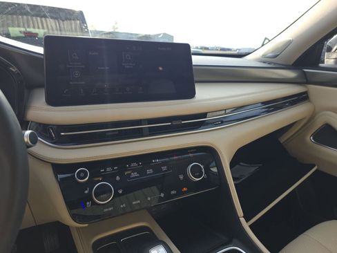 Used 2025 INFINITI QX60 Luxe w/ Lighting Package (N94) FWD image 18
