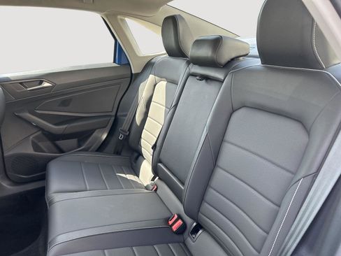 Used 2024 Volkswagen Jetta SE w/ Panoramic Sunroof Package FWD image 15