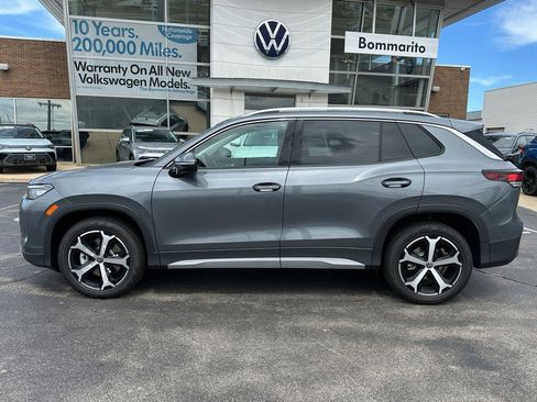 New 2025 Volkswagen Tiguan SE image 2