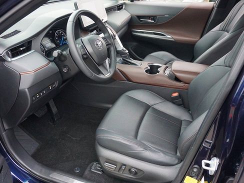 Used 2021 Toyota Venza Limited image 12