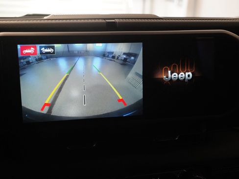 Used 2024 Jeep Wrangler Unlimited Sahara w/ Technology Group AWD/4WD image 25