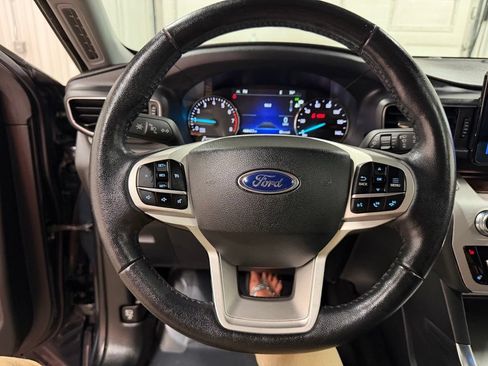Used 2023 Ford Explorer XLT w/ Equipment Group 202A AWD/4WD image 40
