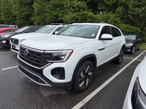 Used 2024 Volkswagen Atlas Cross Sport SE FWD image 14