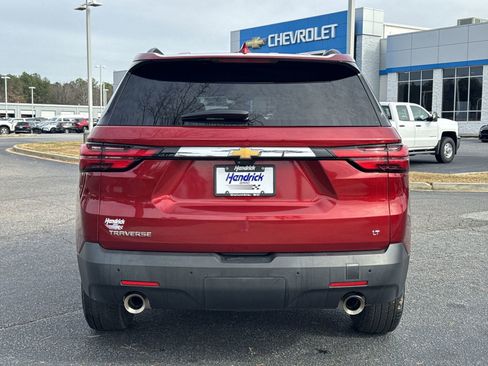 Used 2023 Chevrolet Traverse LT w/ Rear Camera Mirror Package image 9