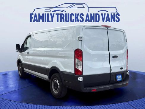 Used 2015 Ford Transit 250 130 Low Roof RWD image 3