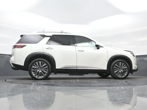 Used 2023 Nissan Pathfinder SL w/ SL Premium Package AWD/4WD image 36