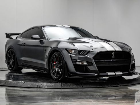 Used 2021 Ford Mustang Shelby GT500 w/ Carbon Fiber Track Pack RWD image 28