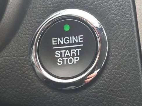 Used 2019 Ford Fusion SE image 25