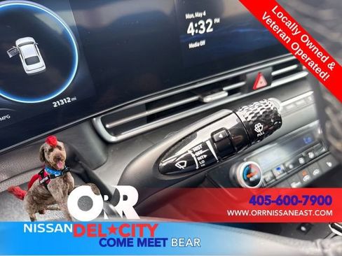 Used 2025 Hyundai Elantra SEL FWD image 21