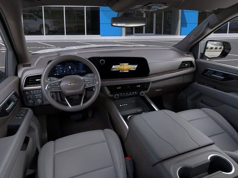 New 2026 Chevrolet Suburban LT image 15