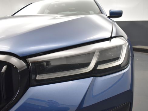 Used 2022 BMW 530i xDrive w/ M Sport Package image 5